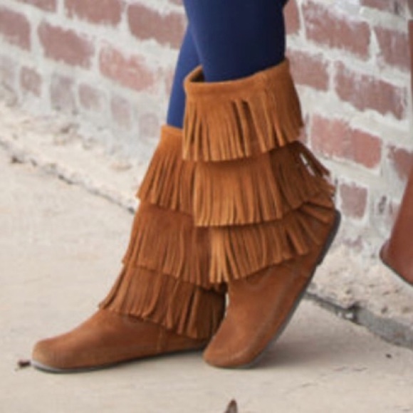 Minnetonka Shoes - Minnetonka 3 Layer Fringe Suede Boho Sz 6M Boots